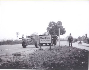 Anti Tank gun going to Maastricht