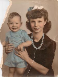 doris-grayson-with-son-during-war